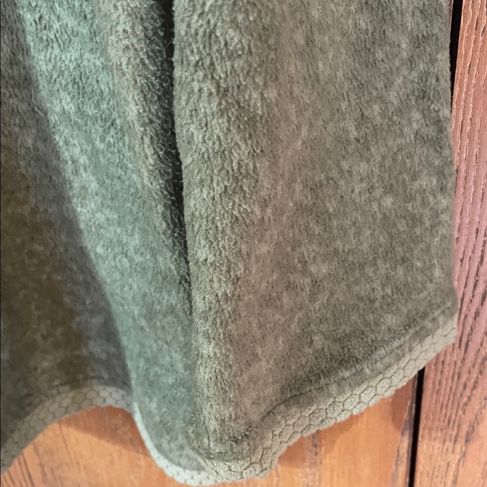 Stan Herman - Women's Green Zip-Up Sweater - Picture 4 of 6